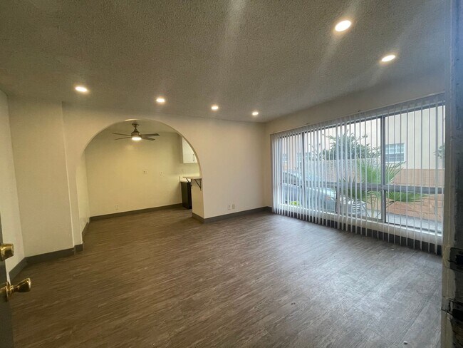 Foto del edificio - 3419-31 Keystone Ave