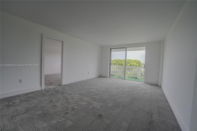 Foto del edificio - 15600 NW 7th Ave