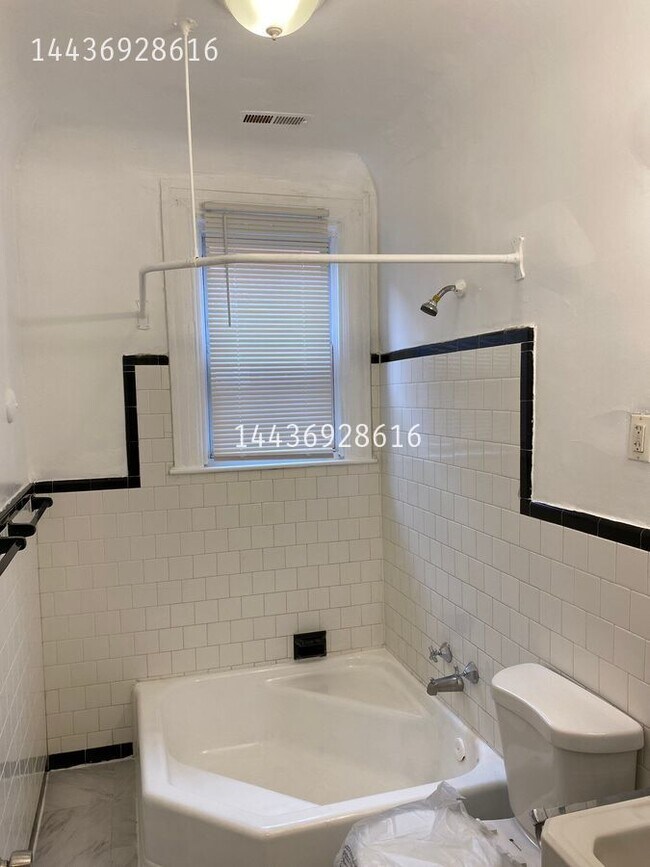 Building Photo - 1611 N Hilton St