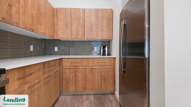 Building Photo - 5256 International Dr