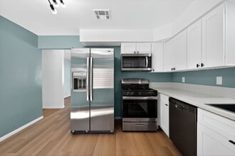 Building Photo - 44440 Acacia Dr