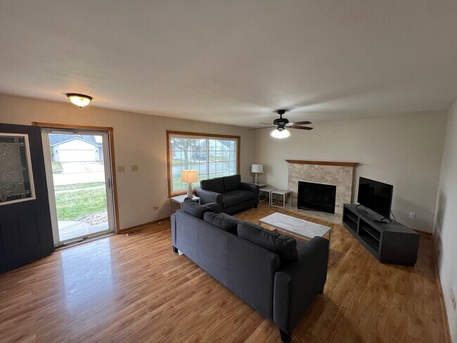 Building Photo - 1301 Brookfield Dr