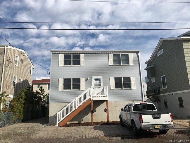 Building Photo - 18 W Harrington Ave
