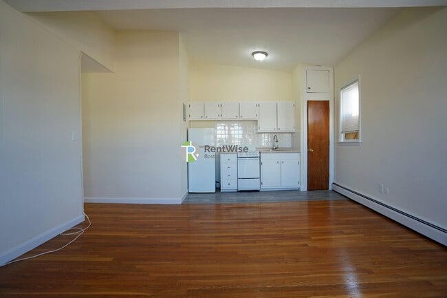 Building Photo - 180 N Beacon St