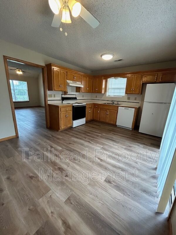 Building Photo - 1113 Dean Dr