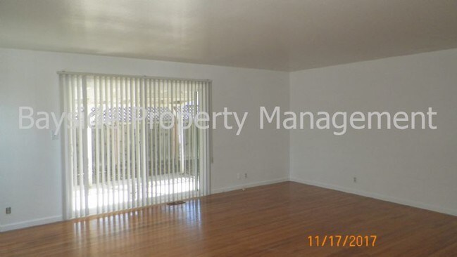 Building Photo - 481 Calle De La Mesa