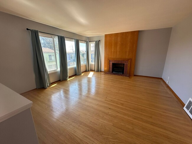 Building Photo - Charming Miraloma Park Home