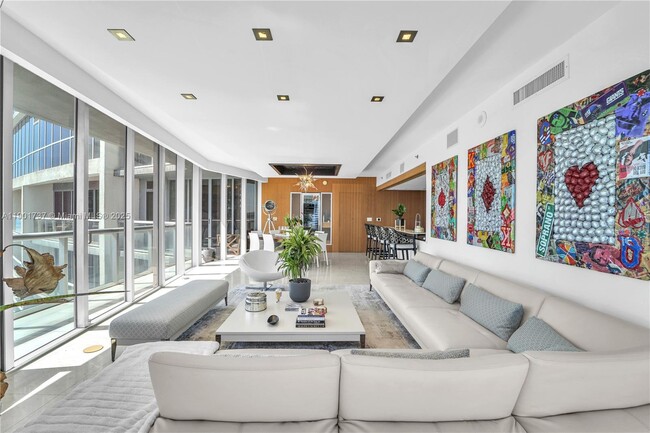 Foto del edificio - 465 Brickell Ave