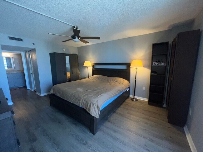 Building Photo - Ocean View Condo 2 Bedroom 2 Bathrooms