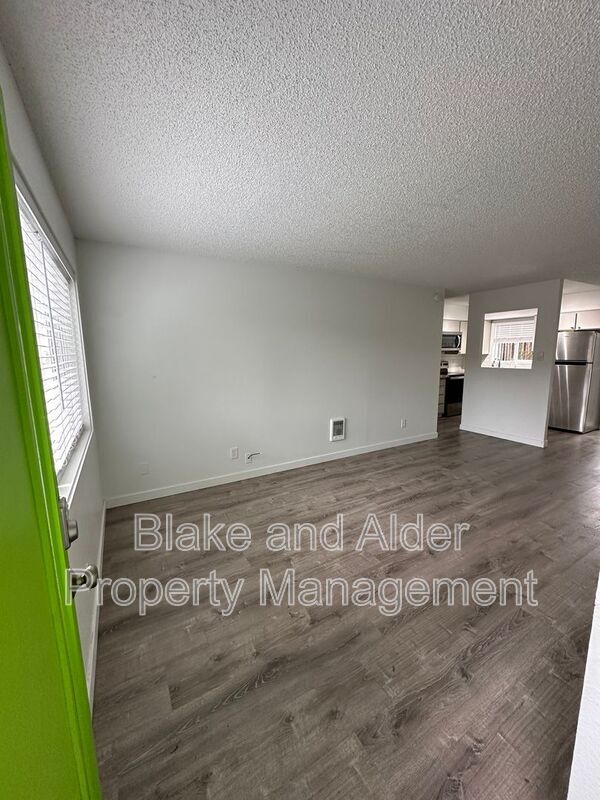 Building Photo - 834 SE 42nd Ave