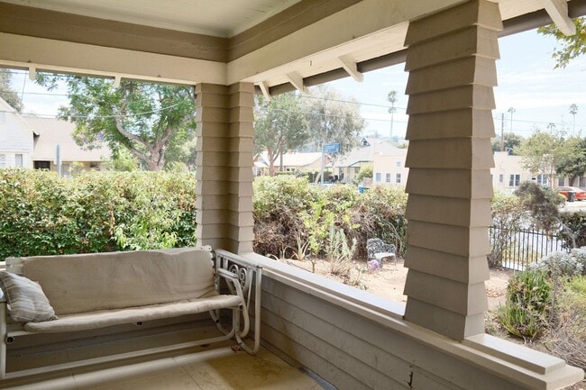 Building Photo - 6433 Crescent St