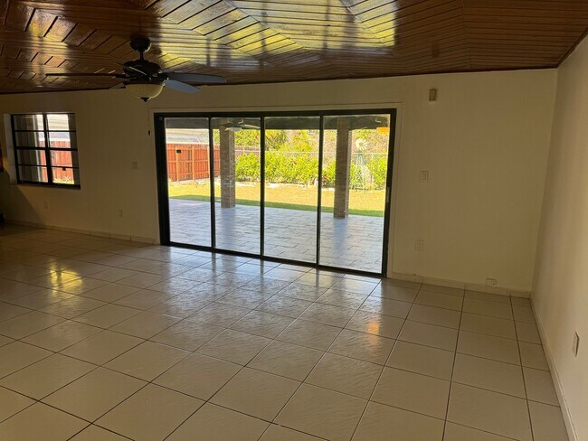 Foto del edificio - 7495 S Waterway Dr
