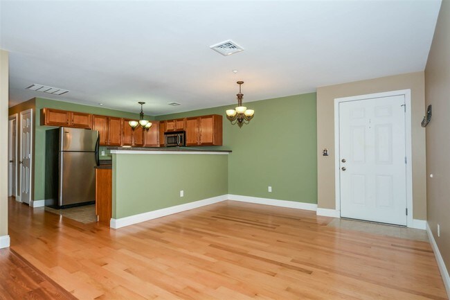 Foto del edificio - 1216 Lilac Ln