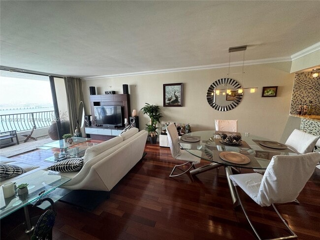 Building Photo - 555 NE 15th St