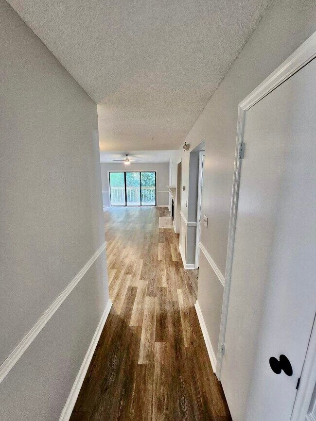 Foto del edificio - 131 Edgewater Ln