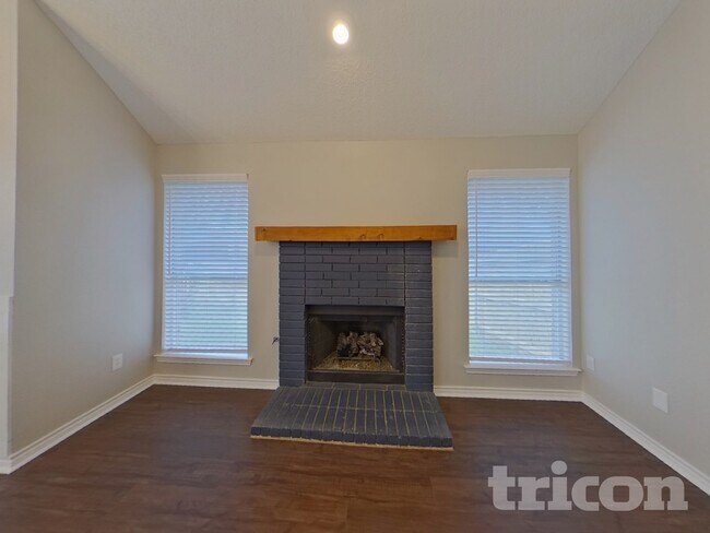 Foto del edificio - 6910 Montego Dr