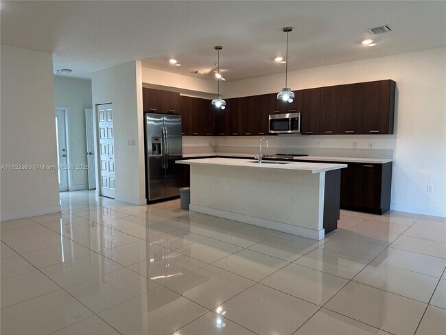 Foto del edificio - 4640 NW 84th Ave