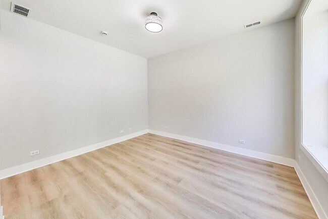 Foto del edificio - 1821 S Fairfield Ave
