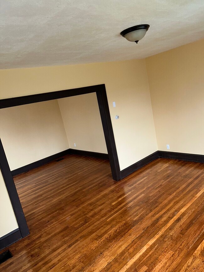 Building Photo - 1476 Corbin Ave