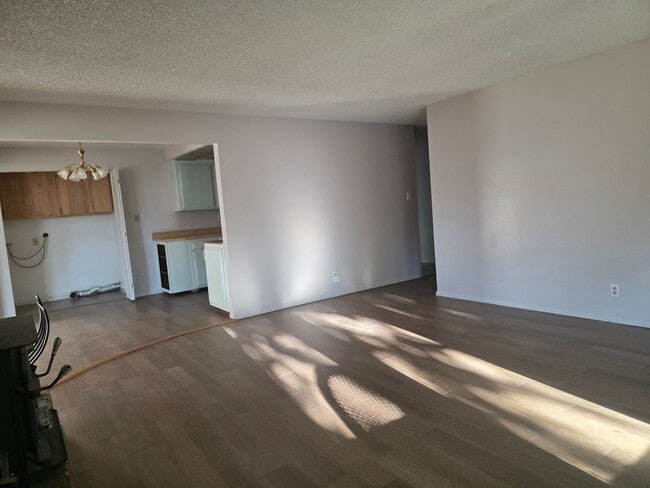Building Photo - Pet Friendly family home