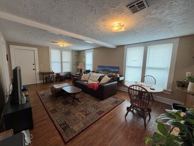 Foto del edificio - 3bed/1bath Home Available Just Steps Away From Norman's Campus Corner!!