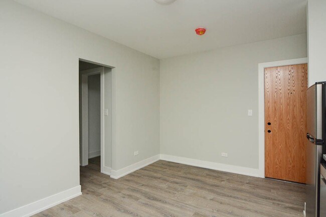 Foto del edificio - 434.5 W Belden Ave
