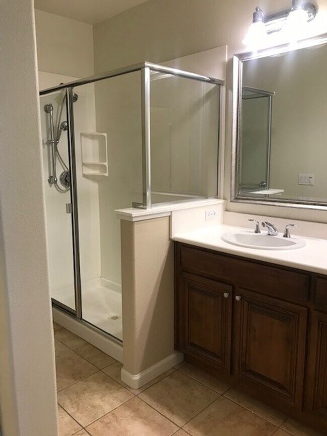 Foto del edificio - STUNNING 3BD / 3.5BA TOWNHOME AVAILABLE IN FREMONT, CA!!!