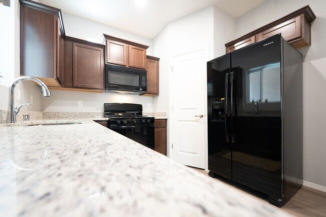 Building Photo - NEW TOWNHOME!!!!!!!