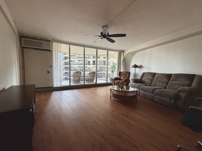 Foto del edificio - 300 N State St