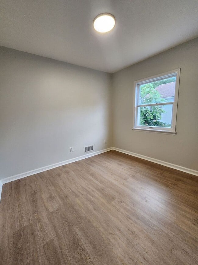 Building Photo - 1072 Amboy Ave