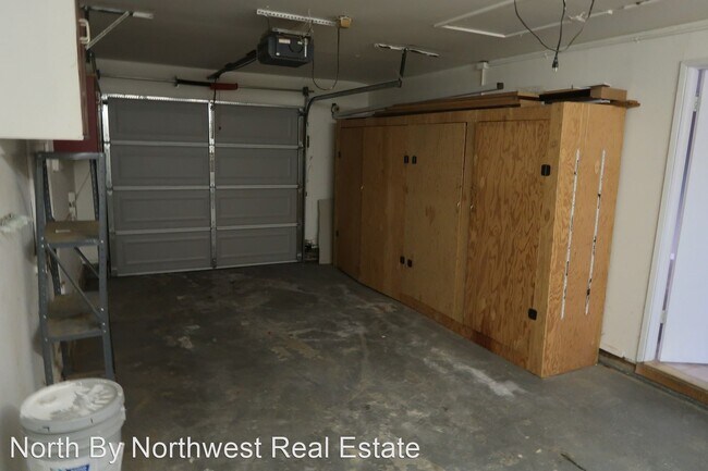 Building Photo - 3 br, 1 bath House - 10989 SE 225th St