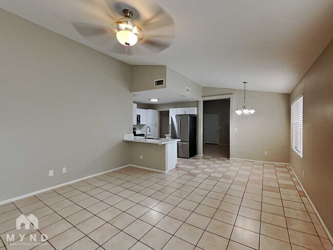 Foto del edificio - 3126 W Foothill Dr