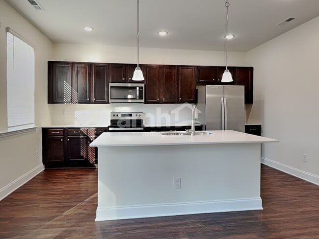 Building Photo - 12204 Golden Farm Ln