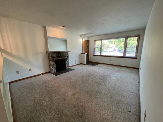 Building Photo - 2102 Pond St