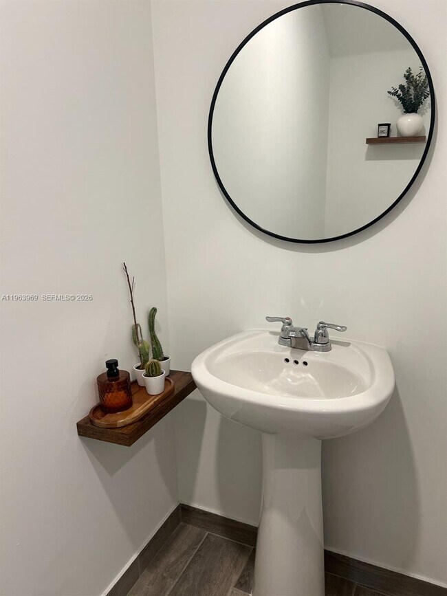 Foto del edificio - 4343 Hammock Grove Dr