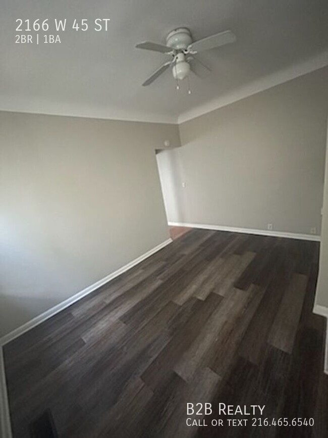 Foto del edificio - 2166 W 45th St