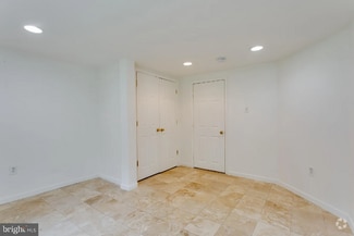 Building Photo - 301 Loureiro Ln
