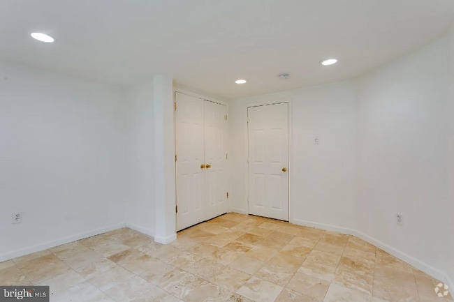 Building Photo - 301 Loureiro Ln