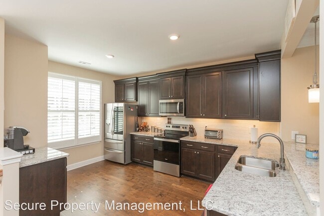 Building Photo - 4 br, 3.5 bath House - 215 Muir Ave