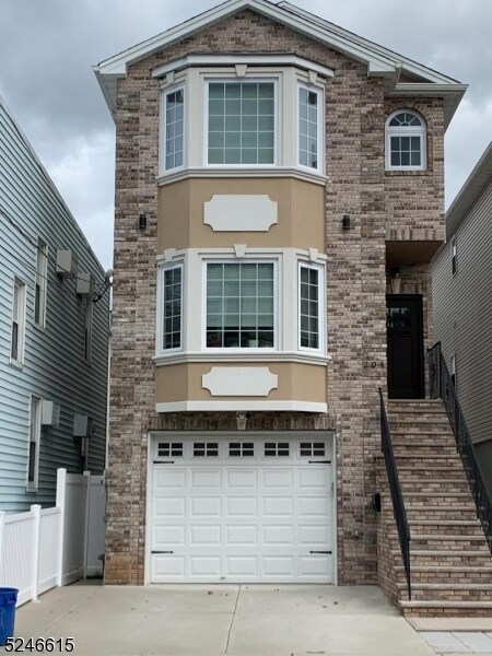 Primary Photo - 204 6th St