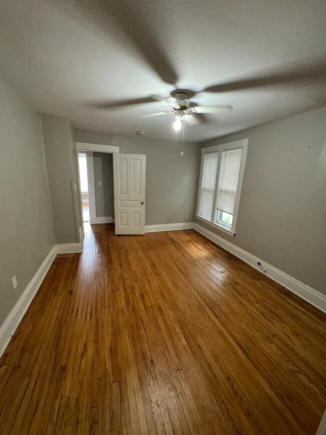 Foto del edificio - 228 Henry Ave SE