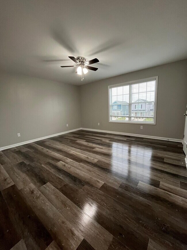 Foto del edificio - 1045 Dixie Plaza