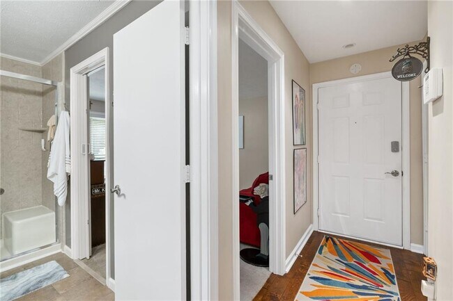 Foto del edificio - 525 Warm Springs Cir