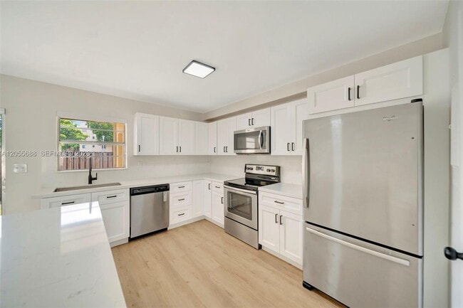 Building Photo - 8769 SW 137th Ave