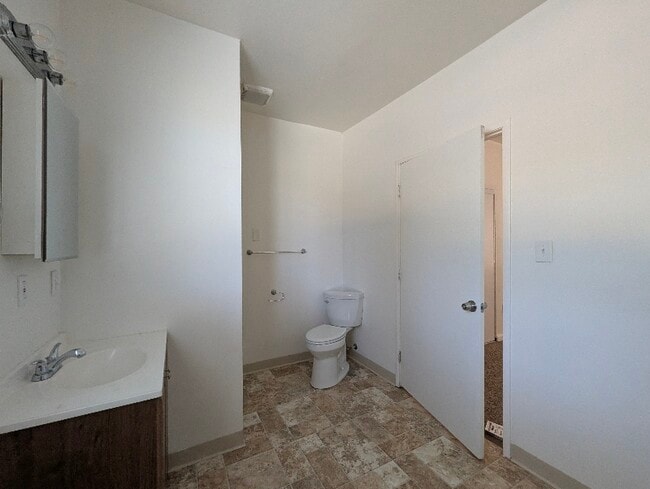 Building Photo - 2455-24V6 V-6 Rd