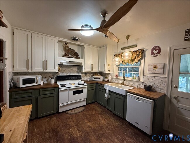 Foto del edificio - 17088 Old Ridge Rd