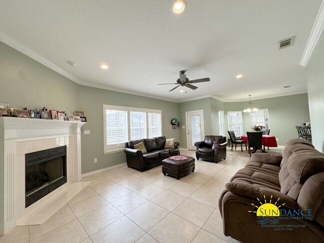 Foto del edificio - Welcome Home to Luxury and Convenience in ...