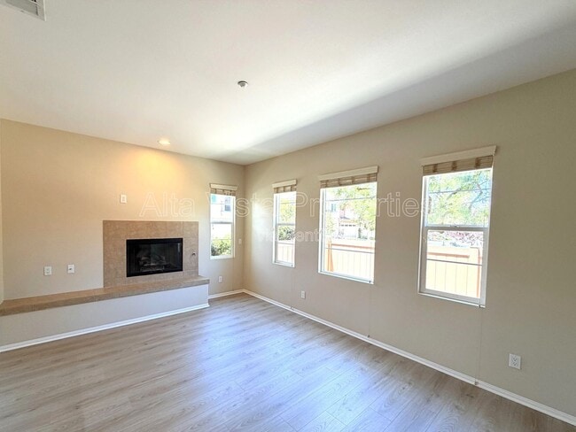 Building Photo - 1349 Isabella Way