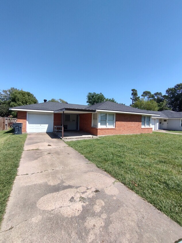 Primary Photo - 3128 Maple Ave