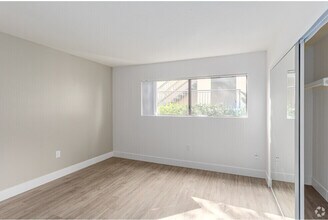 Building Photo - Canyon Park